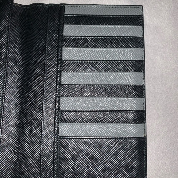 Prada Wallet - Picture 7 of 8